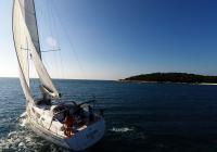bateau à voile voiles bavaria 46 cruiser voilier Soleil ciel bleu